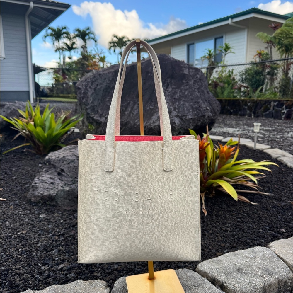 Ted Baker London NWT “The Icon” Tote Bag Ivory/Cream with Coral Interior - Picture 4 of 13